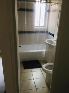 Stylish Montreal Apartment: Comfortable Stay in the Golden Square Mile