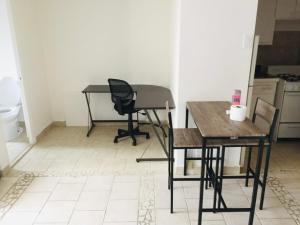 Stylish Montreal Apartment: Comfortable Stay in the Golden Square Mile