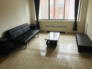 Stylish Montreal Apartment: Comfortable Stay in the Golden Square Mile