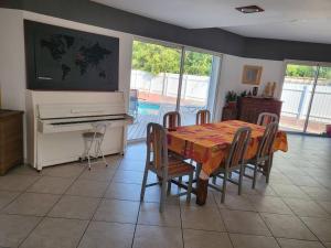 Villas Grande villa entre mer et montagne : photos des chambres
