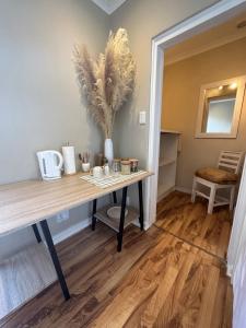 Camellia Cottage - Courtyard Room