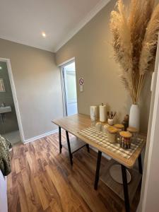 Camellia Cottage - Courtyard Room