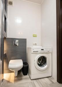 Wilanów 2-Bedroom Apartment by BookingHost