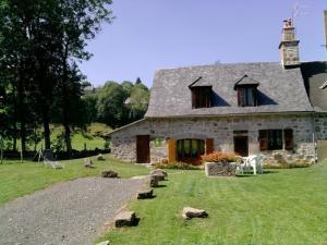 Maisons de vacances Gite Lavigerie, 3 pieces, 4 personnes - FR-1-742-236 : photos des chambres