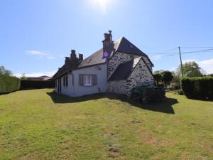 Maisons de vacances Gite Saint-Bonnet-de-Salers, 4 pieces, 6 personnes - FR-1-742-494 : photos des chambres