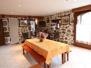 Maisons de vacances Gite Saint-Paul-de-Salers, 3 pieces, 4 personnes - FR-1-742-446 : photos des chambres