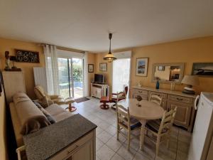 Appartements Chatelaillon-Plage Centre-Ville: Apt 4 pers, balcon, parking, piscine, wifi - FR-1-706-21 : photos des chambres