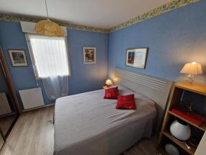 Chatelaillon-Plage Centre-Ville: Apt 4 pers, balcon, parking, piscine, wifi - FR-1-706-21