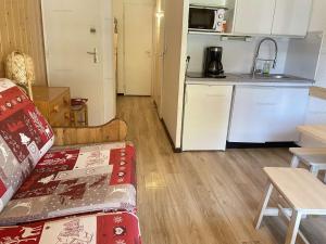 Location Risoul 1850 : Appartement 5 couchages, Proximité Commerces et Téléski, Balcon Sud - FR-1-330-566