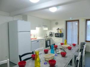 Maisons de vacances Gite Louroux-de-Bouble, 5 pieces, 12 personnes - FR-1-489-477 : photos des chambres