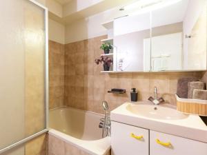 Appartements Appartement pour 4 personnes avec balcon et garage, proche telepherique et commerces a Saint-Lary - FR-1-296-478 : photos des chambres