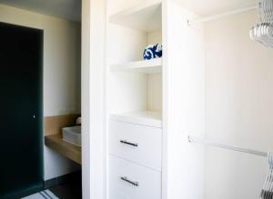 2bdroom with 2 big pool access