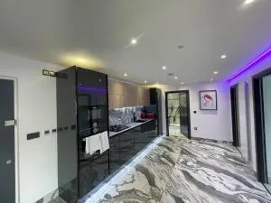 Modern and Stylish Penthouse Apartment next to Maidenhead Golf Course - 梅登黑德