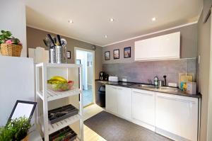 Peaceful City Garden Apartment