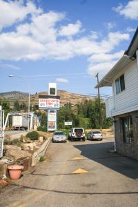 Granby River Inn & Suites