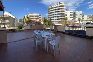 Apartment with large terrace, in Santa Margarita - 3hvězdičkové hotely ve městě Roses