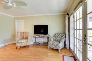 Welcoming Sarasota Vacation Rental with Pool!