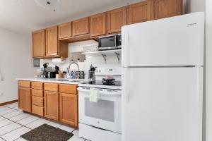 Only 5 Blocks to the Beach!