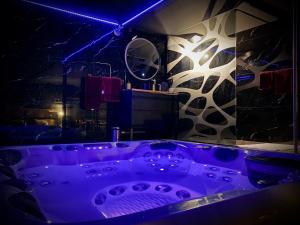 Love hotels Loveroom avec Spa : photos des chambres