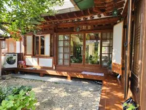 Hanok Moryeon - Oegung-ni Hanok Moryeon - Oegung-ni