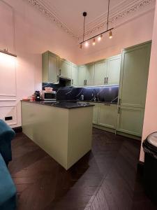 Earls Court Luxe Apartment