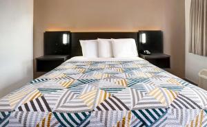 Queen Room room in Motel 6-Sacramento CA - North