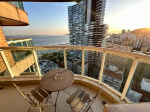 Estanconfor Santos Vista Mar AC garagem arrumação andar bem alto