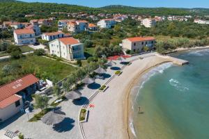 Apartments by the sea Tkon, Pasman - 8302