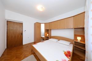 Apartments by the sea Tkon, Pasman - 8302