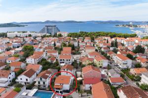 Apartments with a parking space Vodice - 21593 