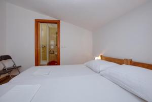 Apartments with parking space Vodice - 21593