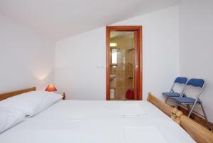 Apartments with parking space Vodice - 21593