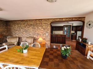 Escapade Nature : Maison et Lofts Privés avec Piscine, Étang de Pêche et Grandes Terrasses - FR-1-591-365
