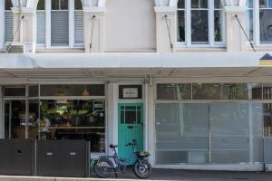 The Bankers Loft - Central Launceston Art Deco Pad