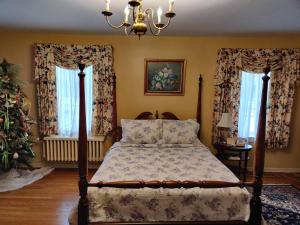 King Suite room in Montague Inn Bed & Breakfast