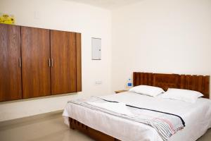 Salalah Enclave - 3 AC Bedroom House at Vytilla, Kochi