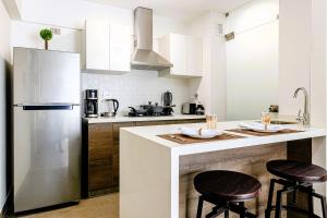 Peaceful 2BR Apartment W Balconies n Parking
