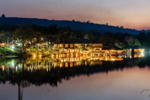 Bambuu Lakeside Lodge