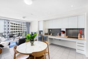 Belle Escapes Harbour Lights Waterfront Apartment 501-502