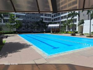 Bright and Cozy 1 Bedroom with Balcony Pool View and WiFi in Grace Residences