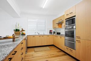 The Great White Vincentia