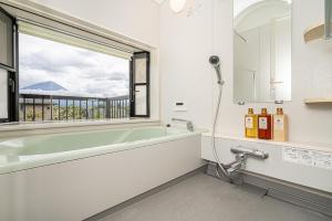 View of Mt Fuji Free transportation Bicycle Rental ok 富士山眺望