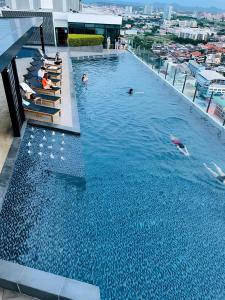 Central Pattaya - Infinity Pool Condo Pattaya View