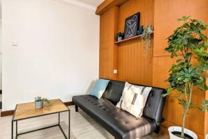 Cottonwood Midcentury Apartment at Majesty 811