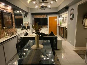 Awesome Eastwood Condo Suite!