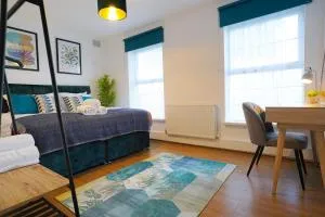 Enfield North London 3BR Apartment - Enfield Lock