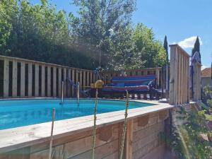 Maisons de vacances Maison avec piscine dans village provencal. : photos des chambres