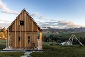 HONAY HOUSE with a stunning view of MOUNTAINS