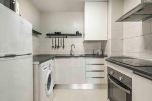 Modern Studio with Private Rooftop Terrace by REMS