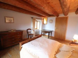 Maisons de vacances Gite Lorcieres, 3 pieces, 4 personnes - FR-1-742-12 : photos des chambres